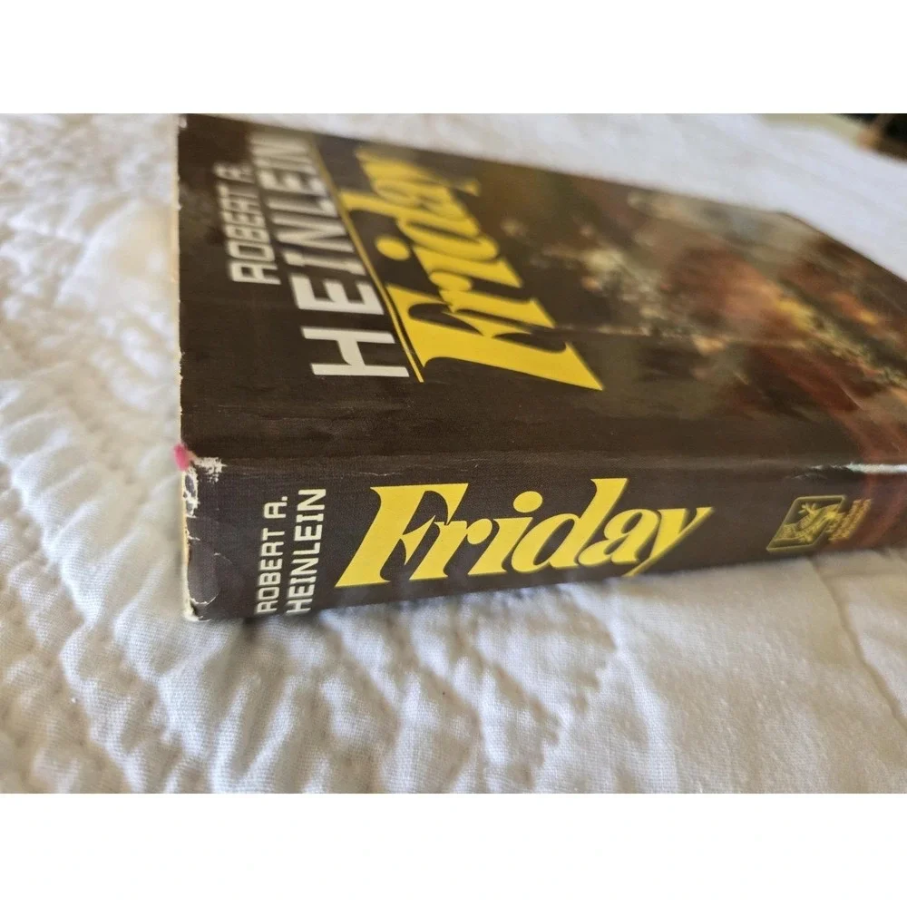 Friday by Robert A. Heinlein HCDJ  1982 Hardcover Maple-Vail Book Manufacturing